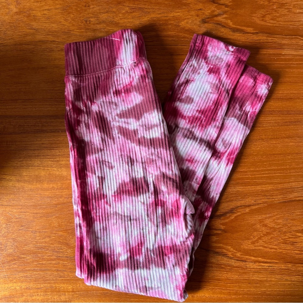 Missguided + Burgundy Tie-Dye Ribbed Leggings
